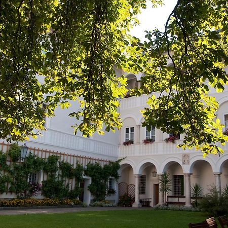 ホテルKloster Wernberg エクステリア 写真