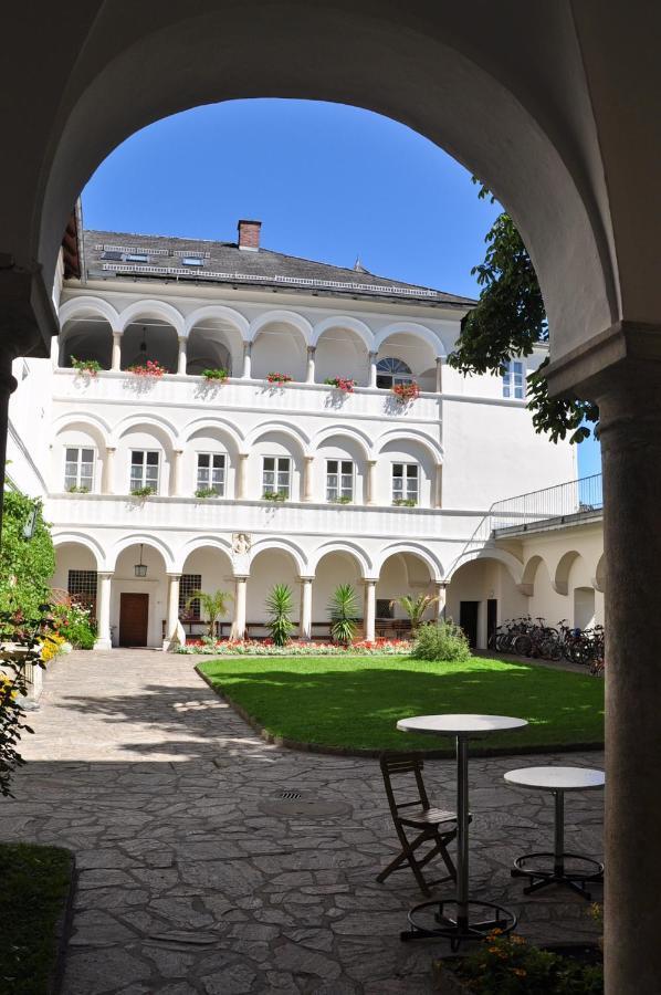 ホテルKloster Wernberg エクステリア 写真