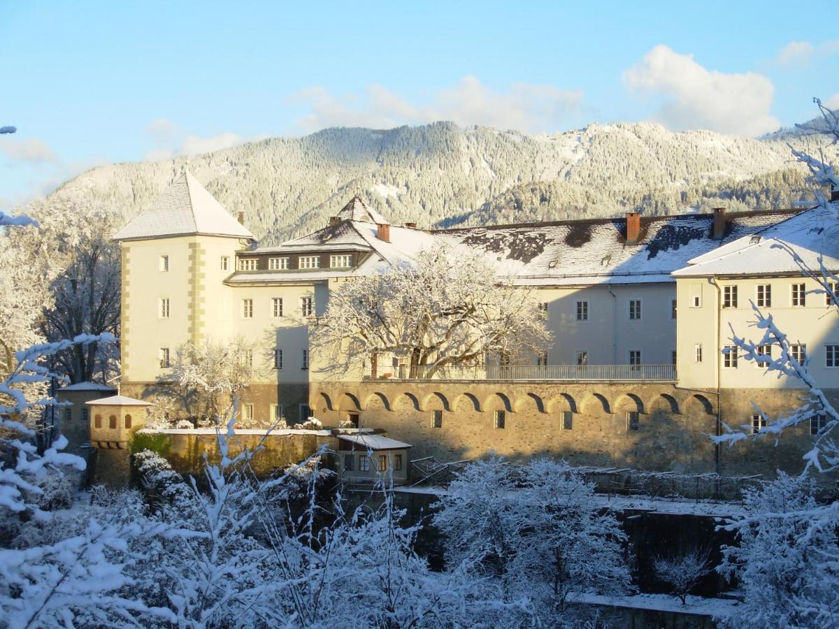 ホテルKloster Wernberg エクステリア 写真