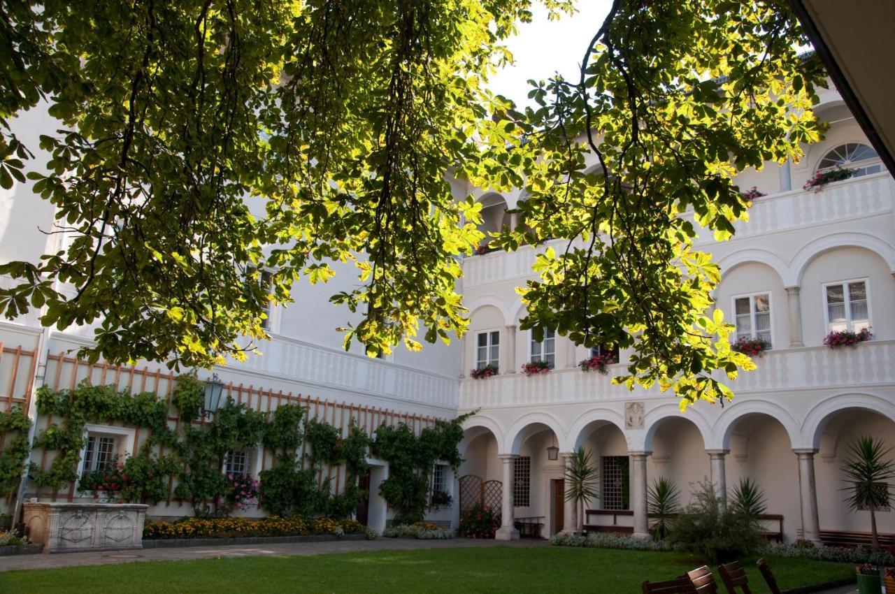 ホテルKloster Wernberg エクステリア 写真