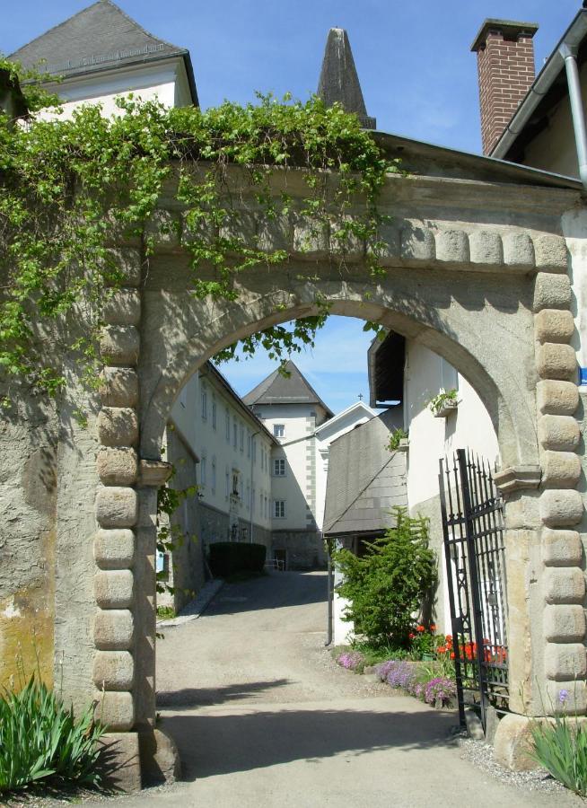 ホテルKloster Wernberg エクステリア 写真