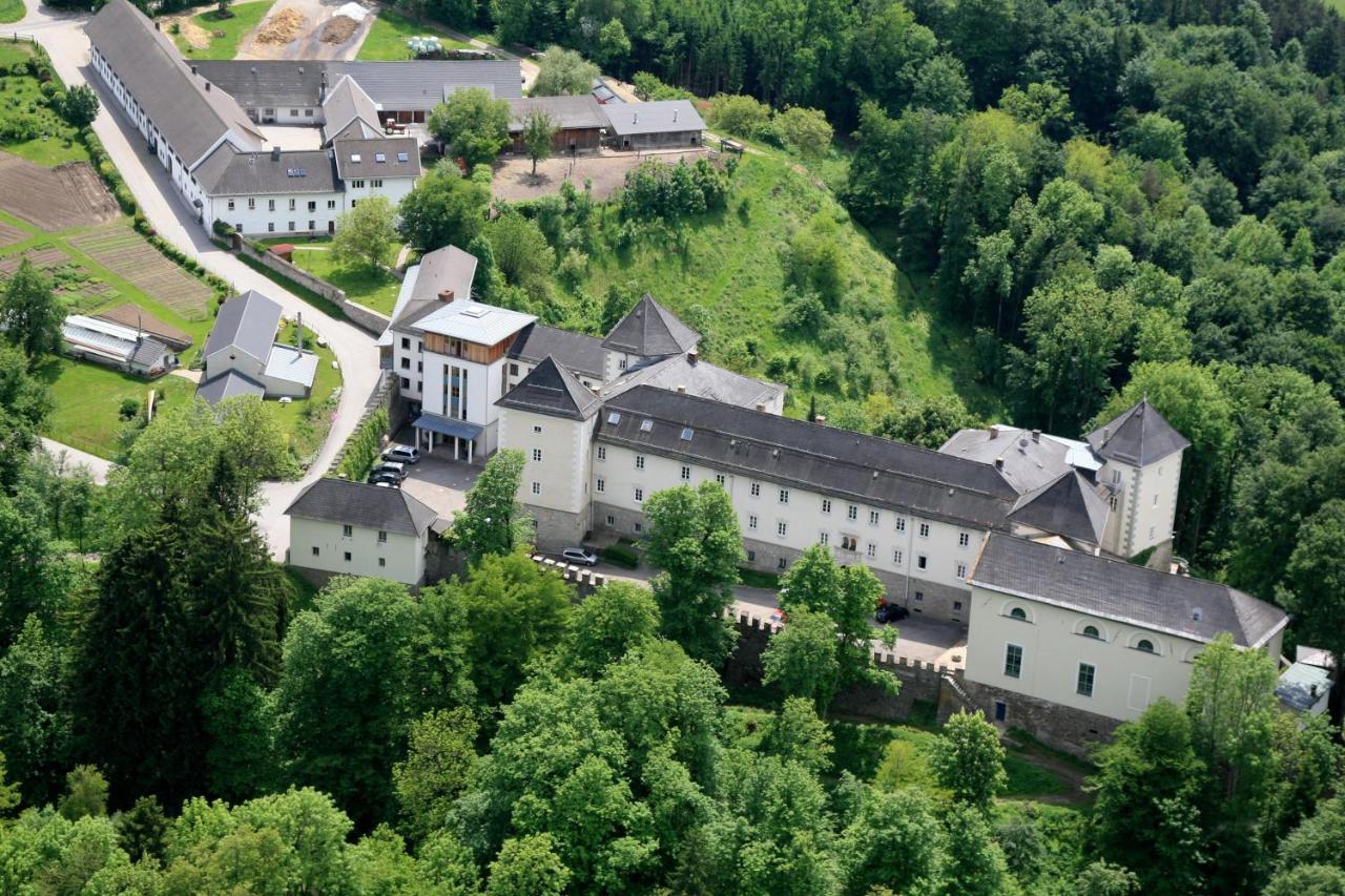 ホテルKloster Wernberg エクステリア 写真
